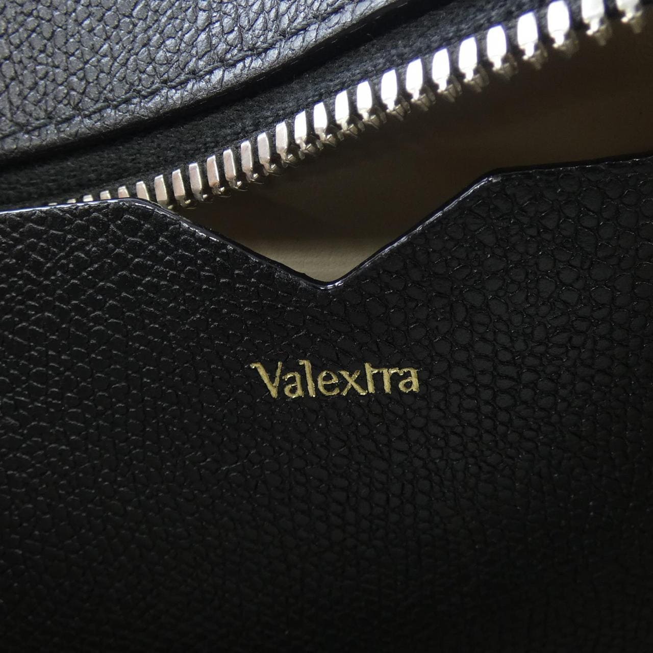 ヴァレクストラ VALEXTRA Vライン Vポーター MBVL0019028LRL99 BAG