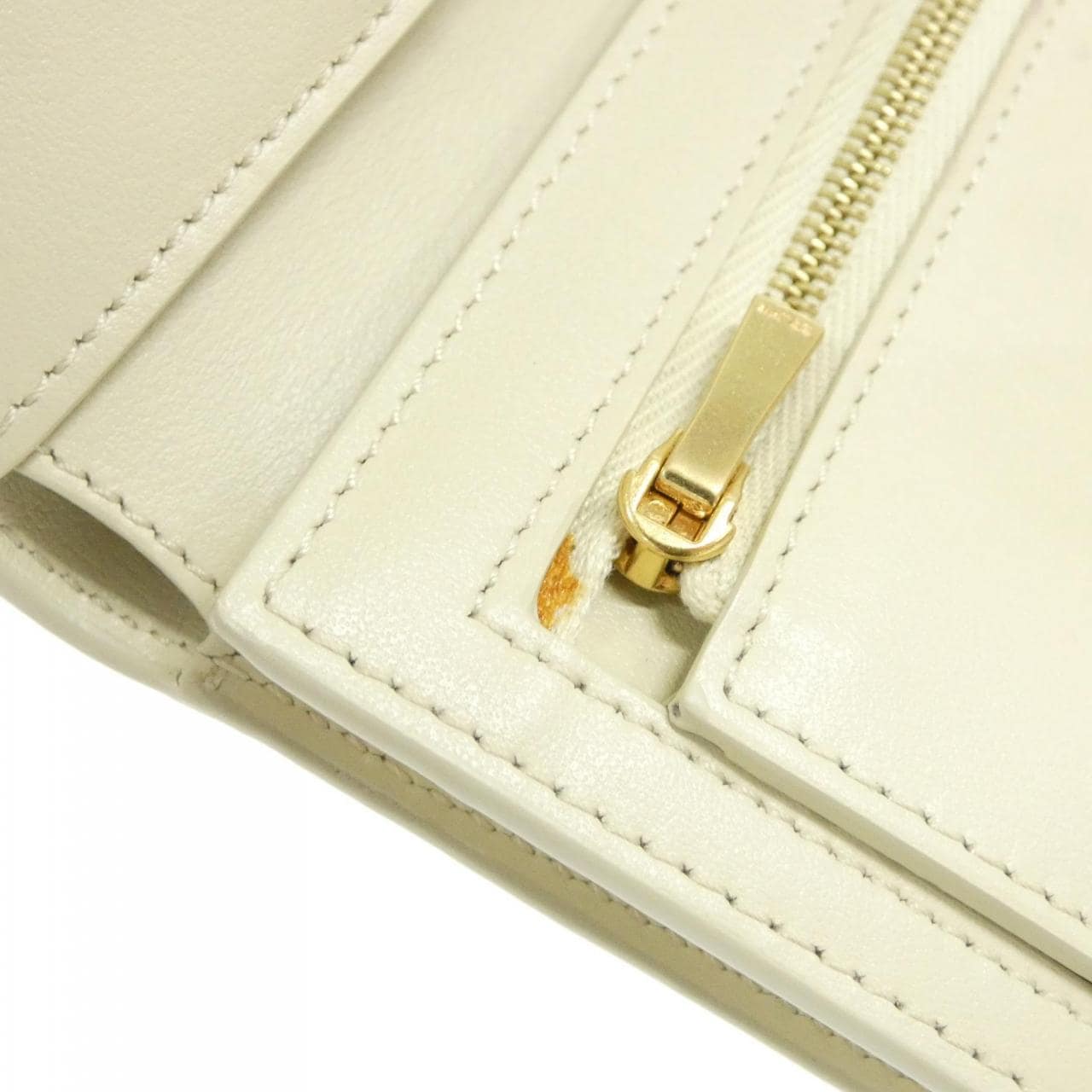 セリーヌ ミディアム ストラップ 10B643BRU 財布