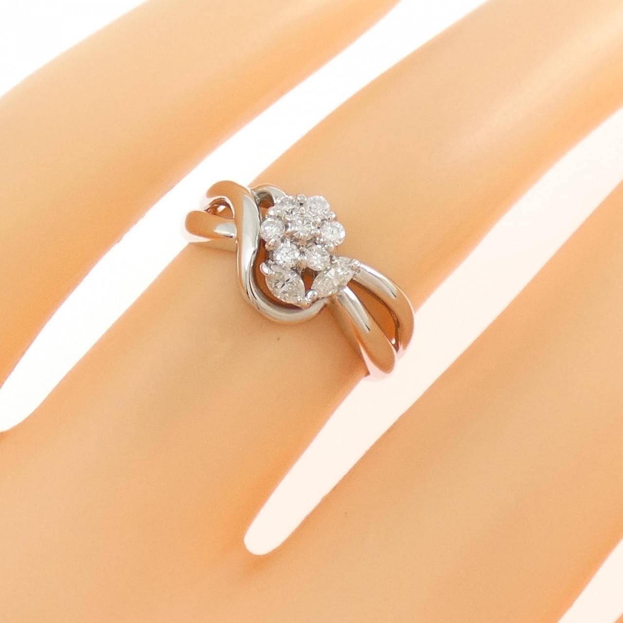 PT900 フラワー ダイヤモンド リング 0.21CT