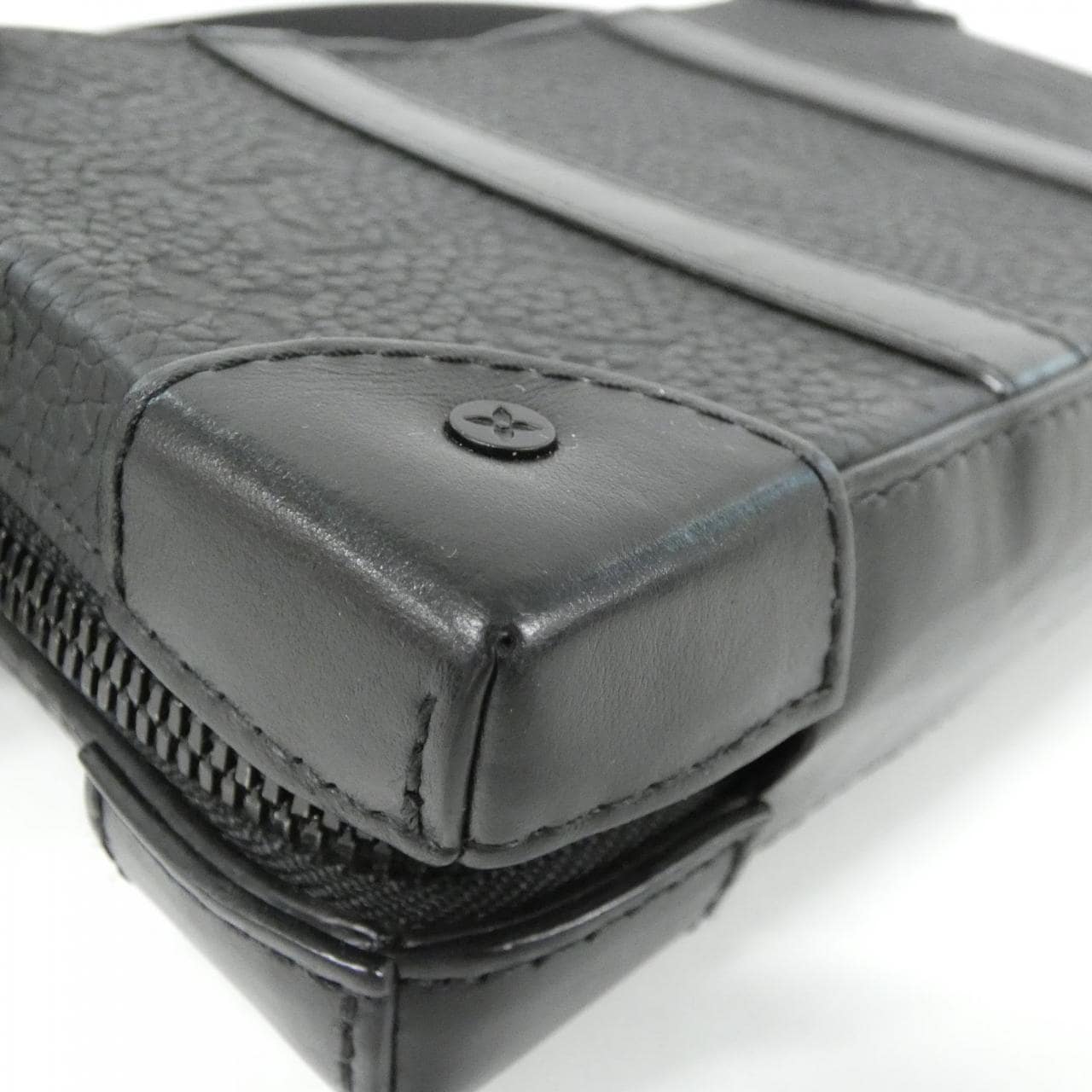 LOUIS VUITTON Taurillon Monogram Soft Trunk 錢包 M80224 單肩包