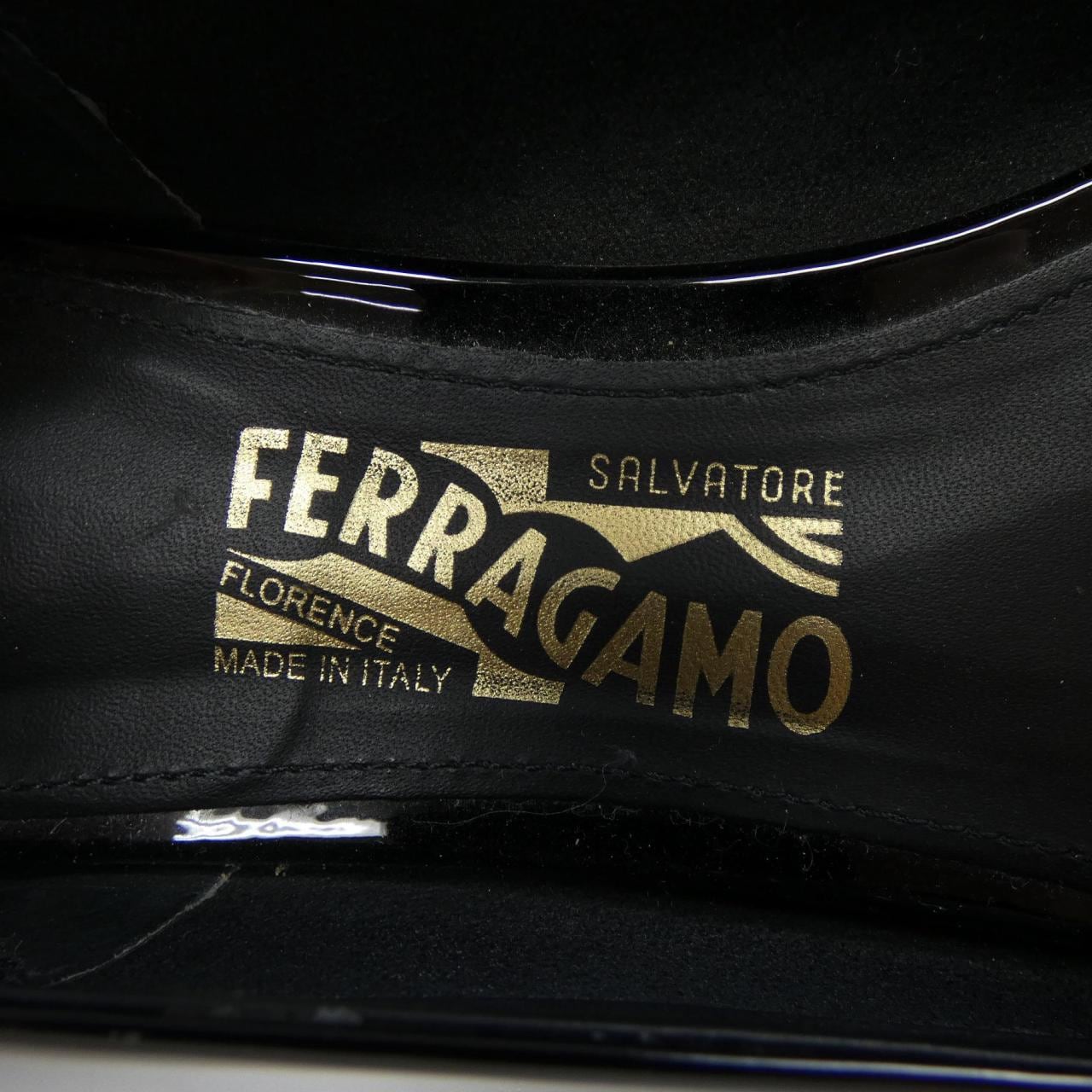 サルヴァトーレフェラガモ SALVATORE FERRAGAMO フラットシューズ