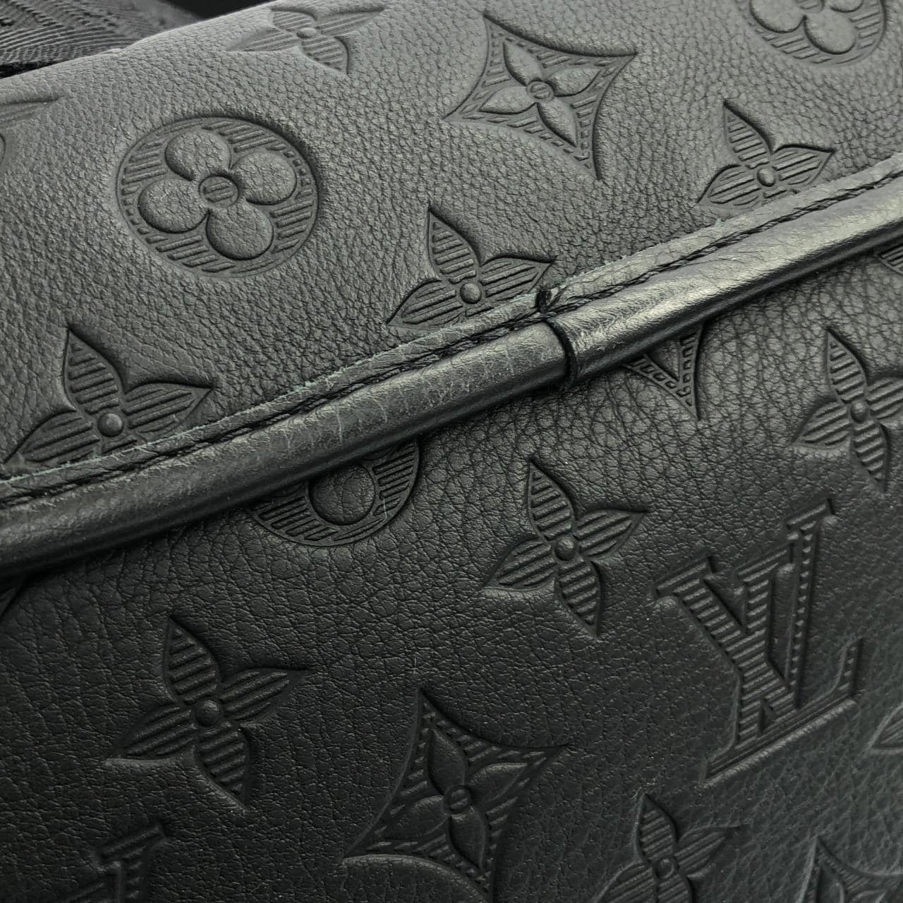 ルイヴィトン モノグラム シャドウ パルス メッセンジャー M14874 ショルダーバッグ