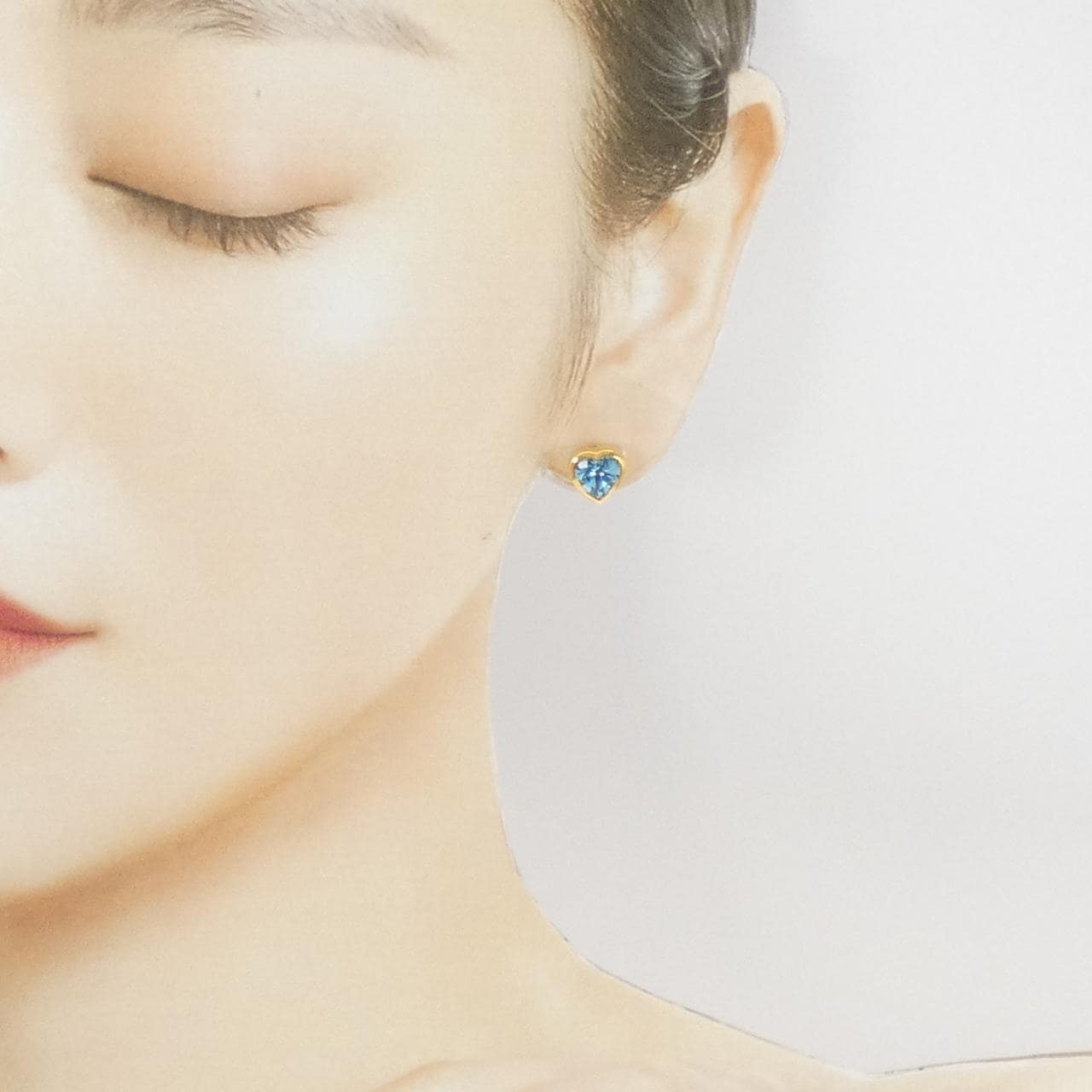 750YG 蓝色托帕石石耳环