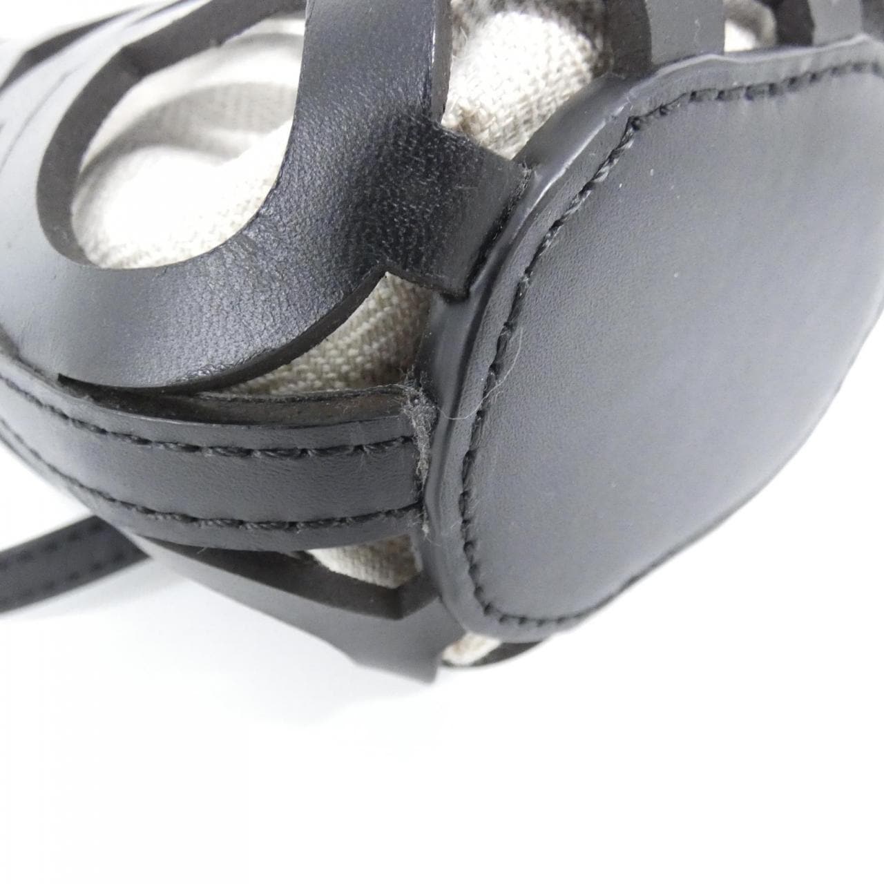 ロエベ アナグラム カット アウト ポケット C922Y62X02 ショルダーバッグ