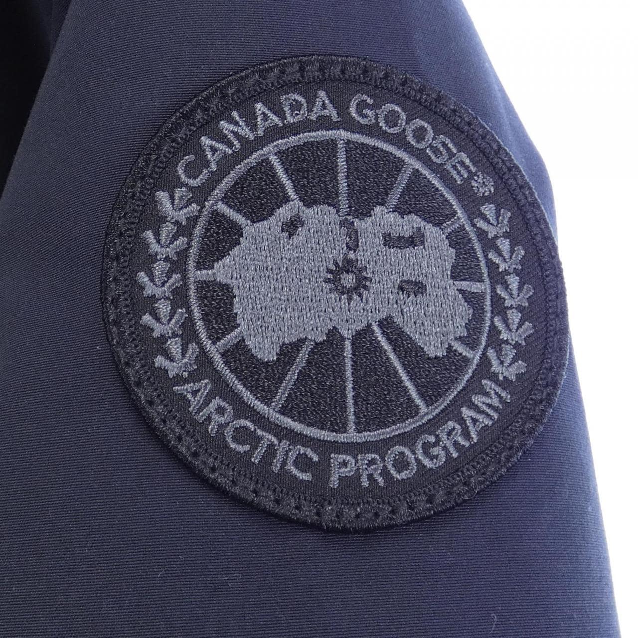 加拿大鹅CANADA GOOSE羽绒服
