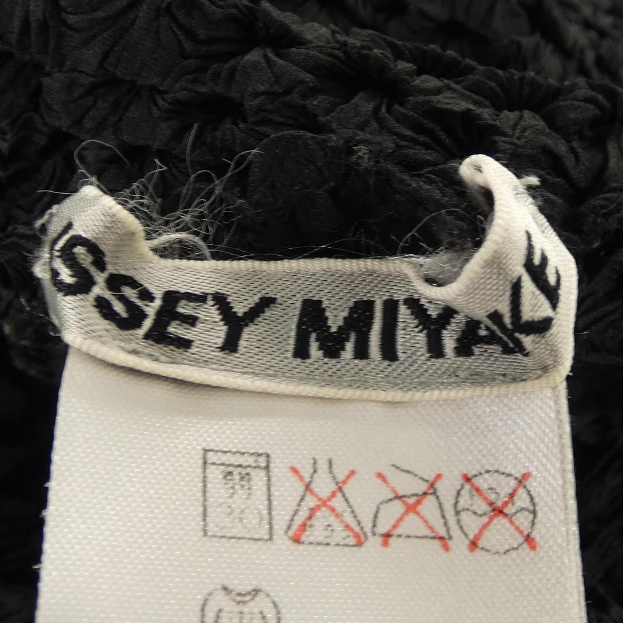 イッセイミヤケ ISSEY MIYAKE IM01-FJ501 トップス