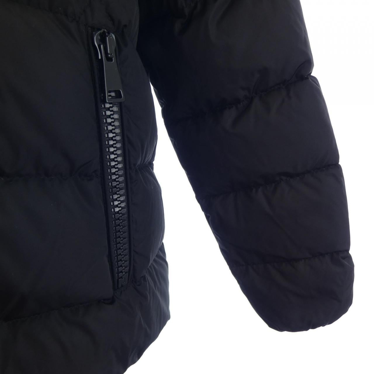 モンクレール MONCLER ダウンジャケット