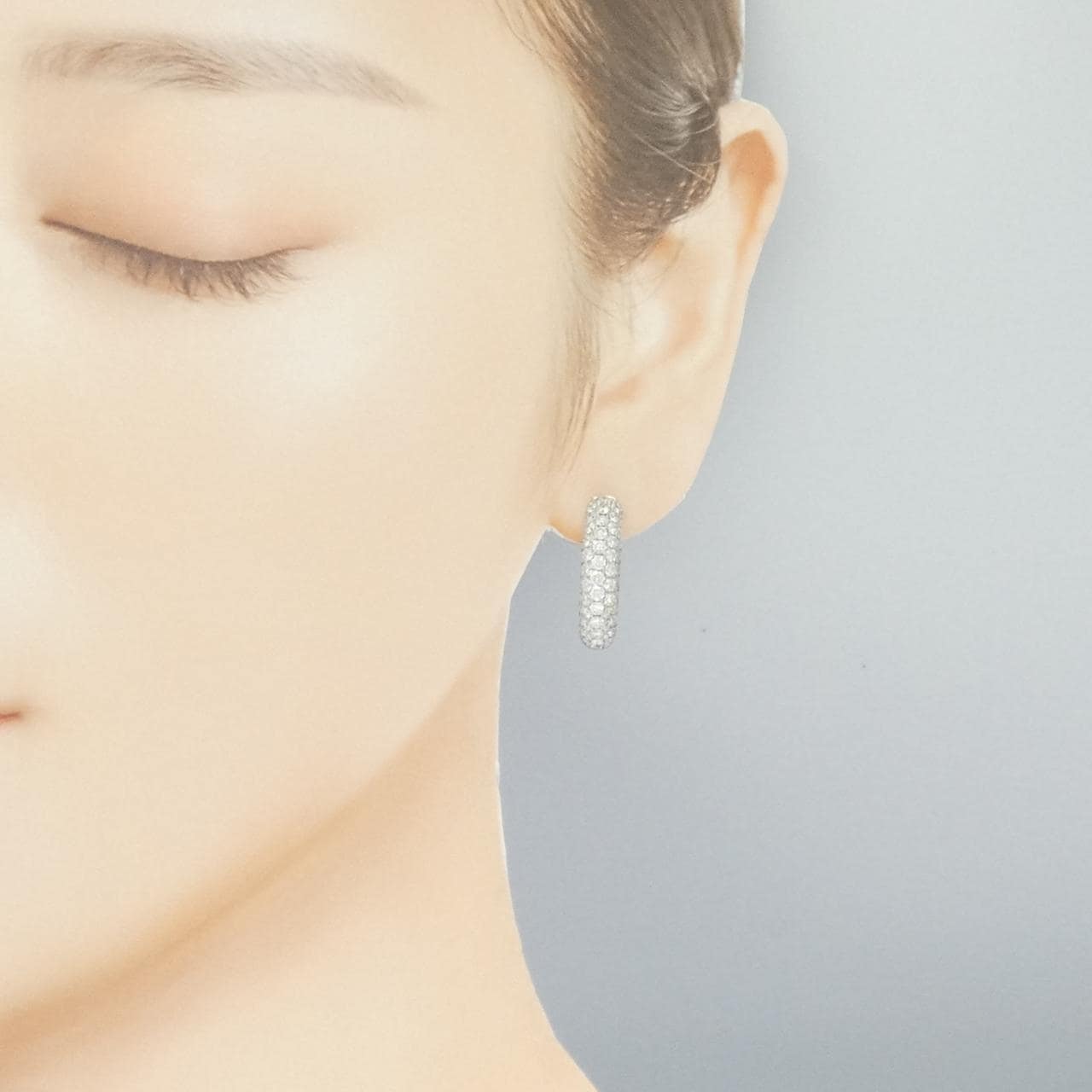 750WG パヴェ ダイヤモンド ピアス 4.10CT