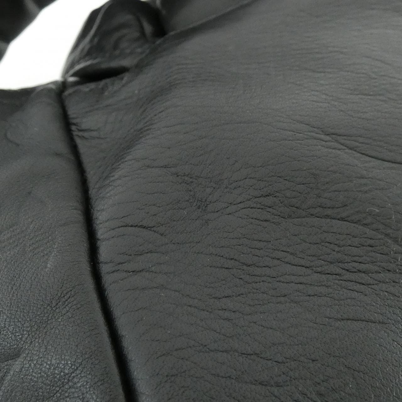 ルイヴィトン モノグラム シャドウ ディスカバリー バックパック M43680 リュックサック