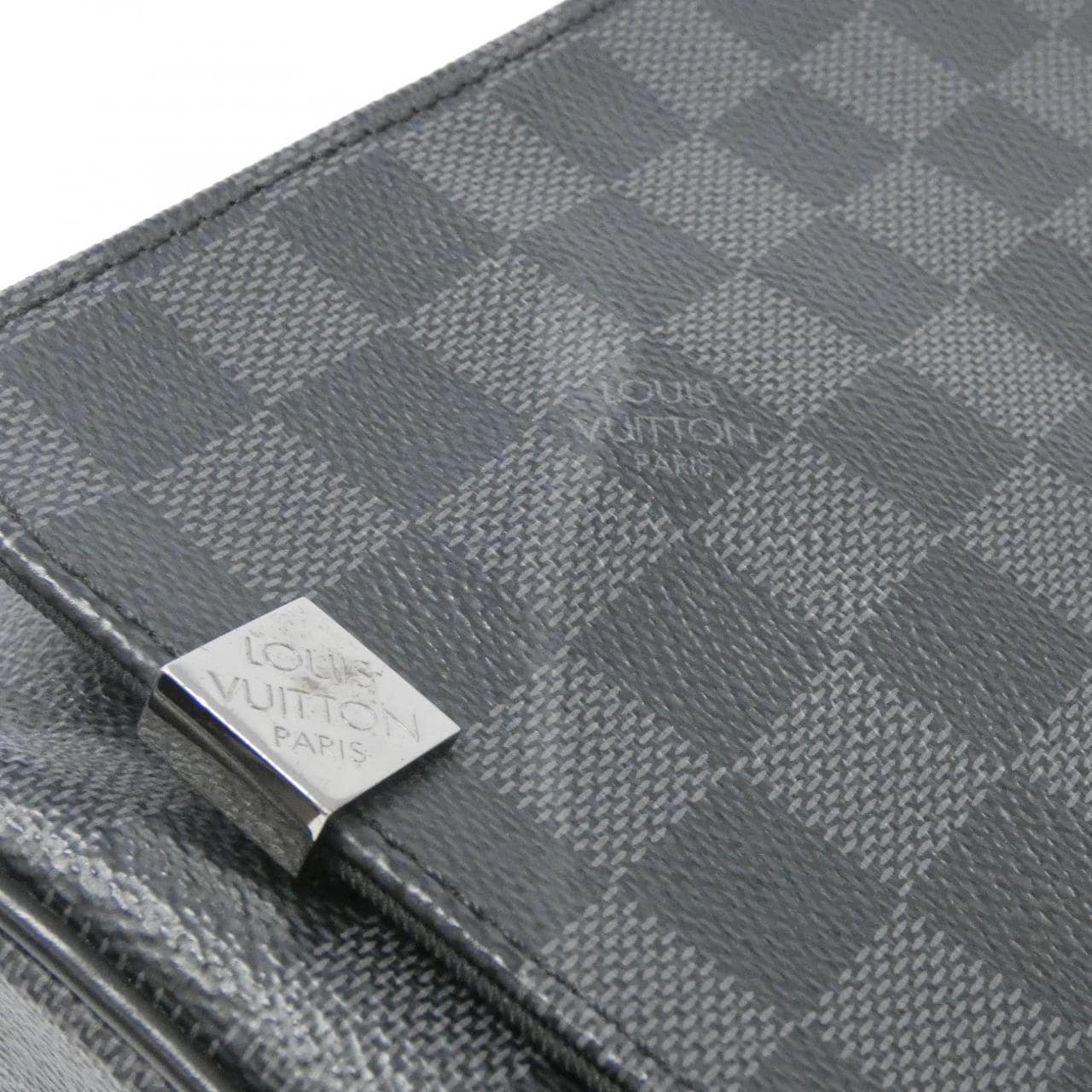 LOUIS VUITTON Damier Graphite District PM N41028 單肩包