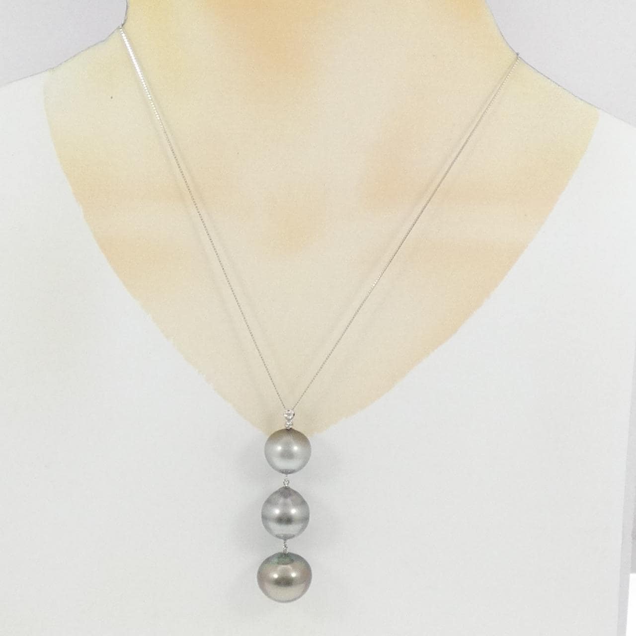 K18WG Black Butterfly Pearl Necklace