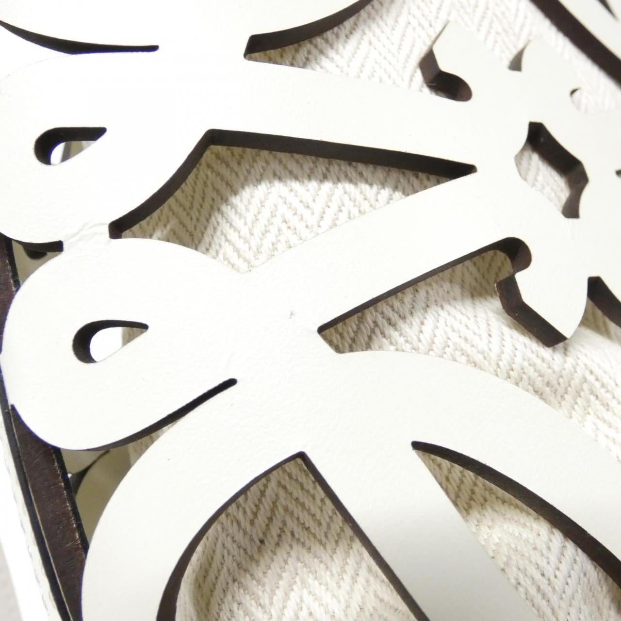 ロエベ アナグラム カット アウト ポケット C922Y62X07 ショルダーバッグ