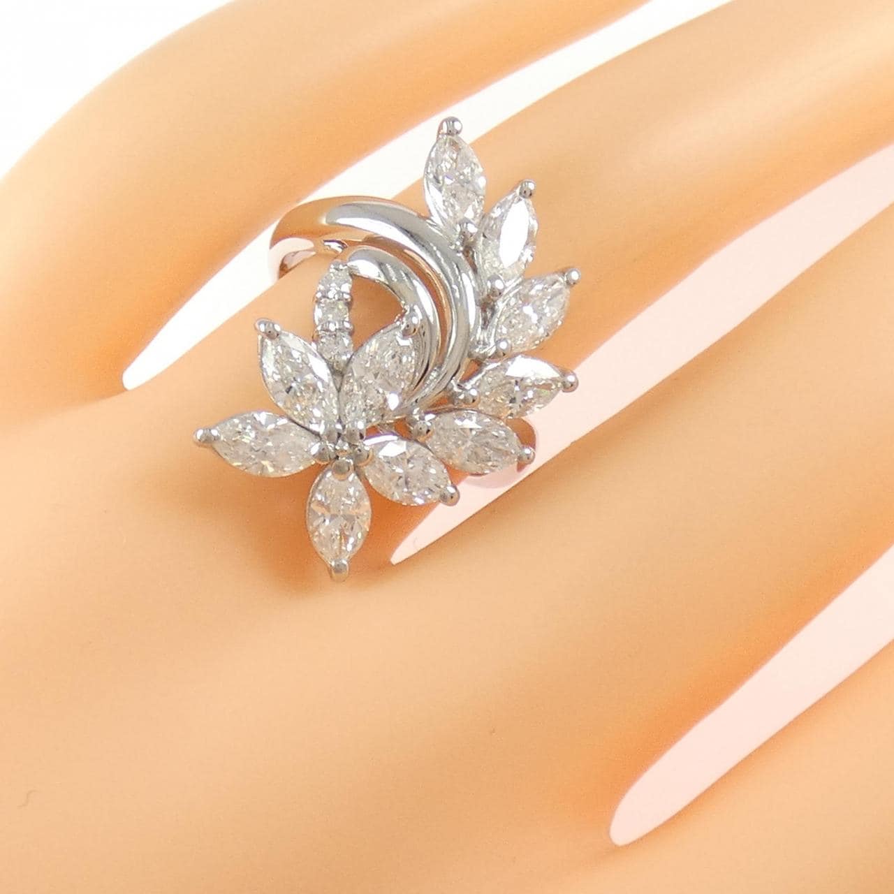 PT900 フラワー ダイヤモンド リング 2.48CT