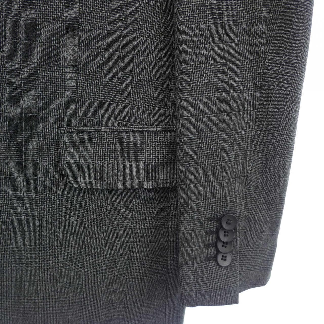 Marcel Lassance suit