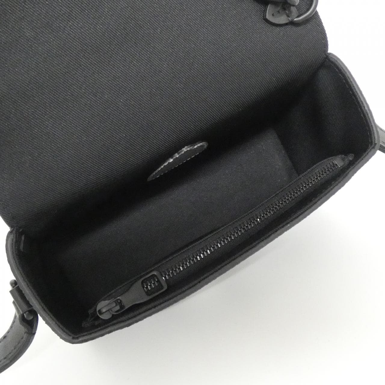 ルイヴィトン モノグラム エクリプス(LV X YK) スティーマー ウエアラブル ウォレット M81935 ショルダーバッグ