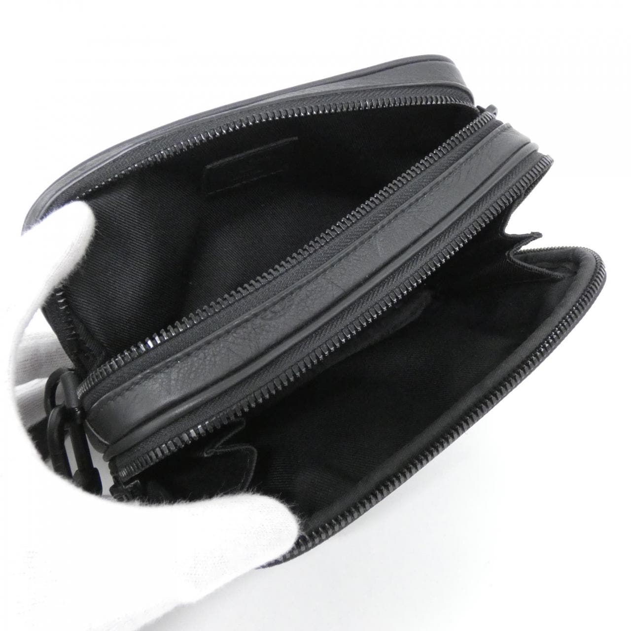 ルイヴィトン モノグラム シャドウ アルファ ウェアラブル ウォレット M82544 ショルダーバッグ