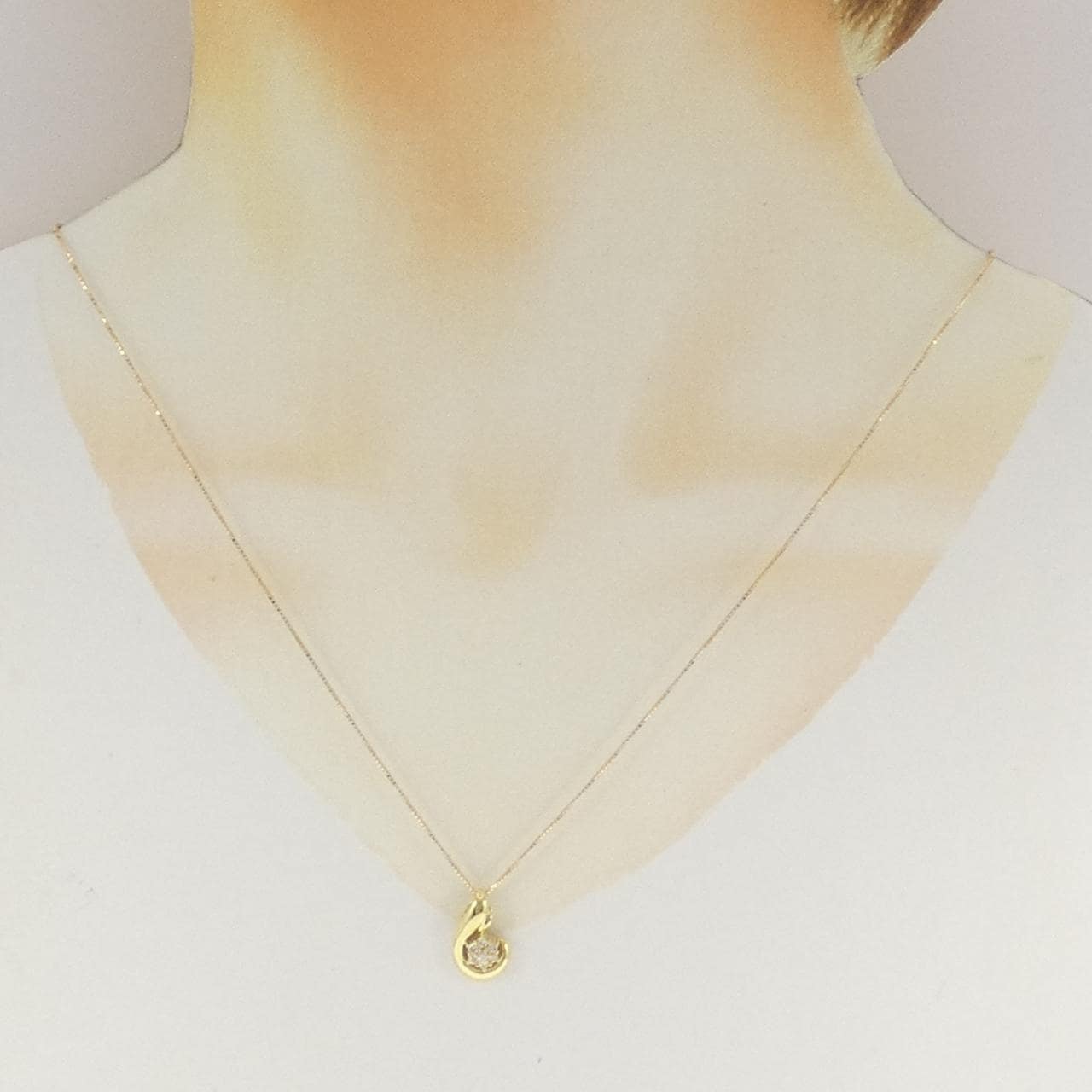 K18YG フラワー ダイヤモンド ネックレス 0.15CT