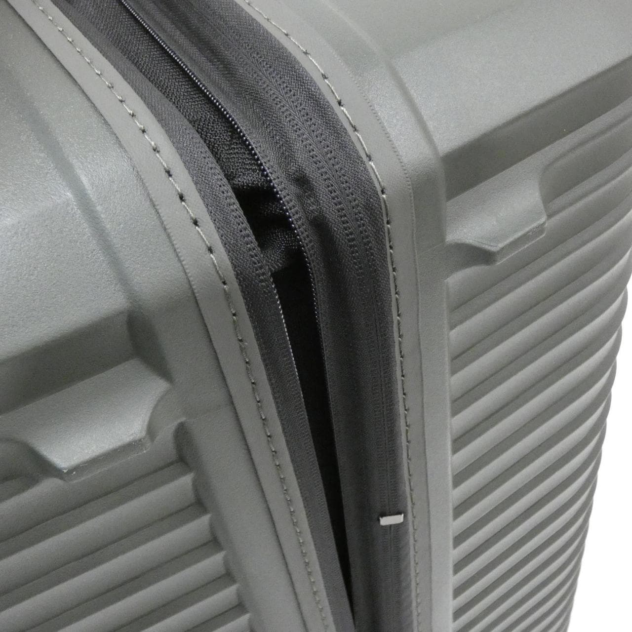 【新品】サムソナイト UPSCAPE スピナー81 エキスパンダブル 133-145L 143111 キャリーバッグ