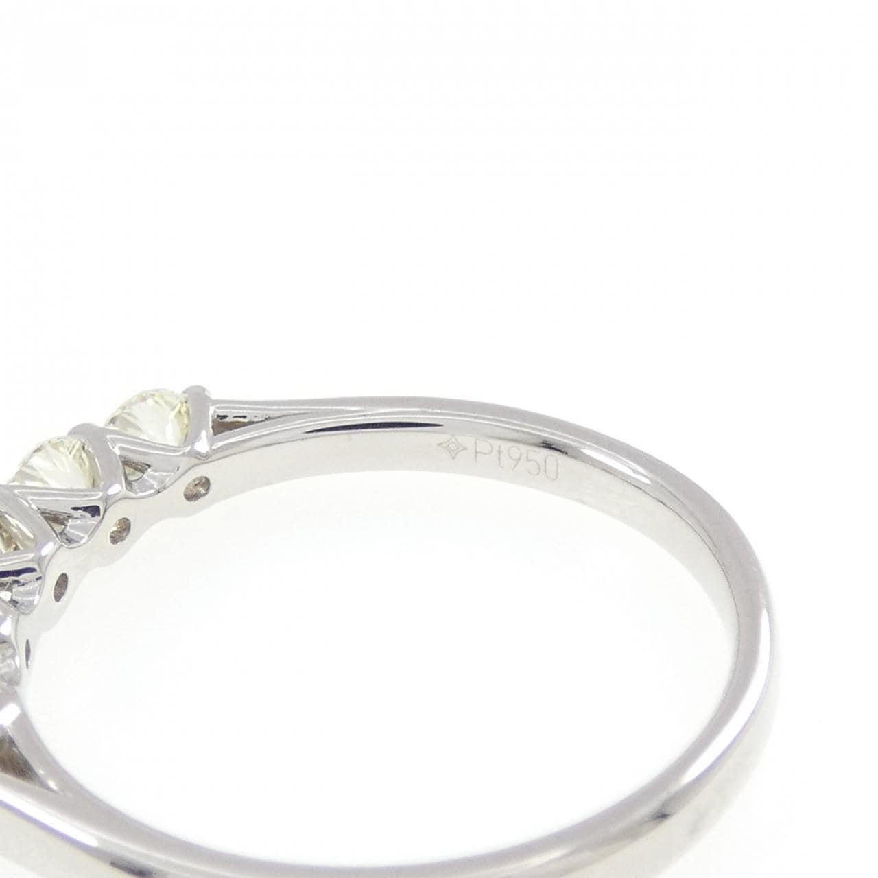 ジーエスティービー ダイヤモンド リング 0.77CT
