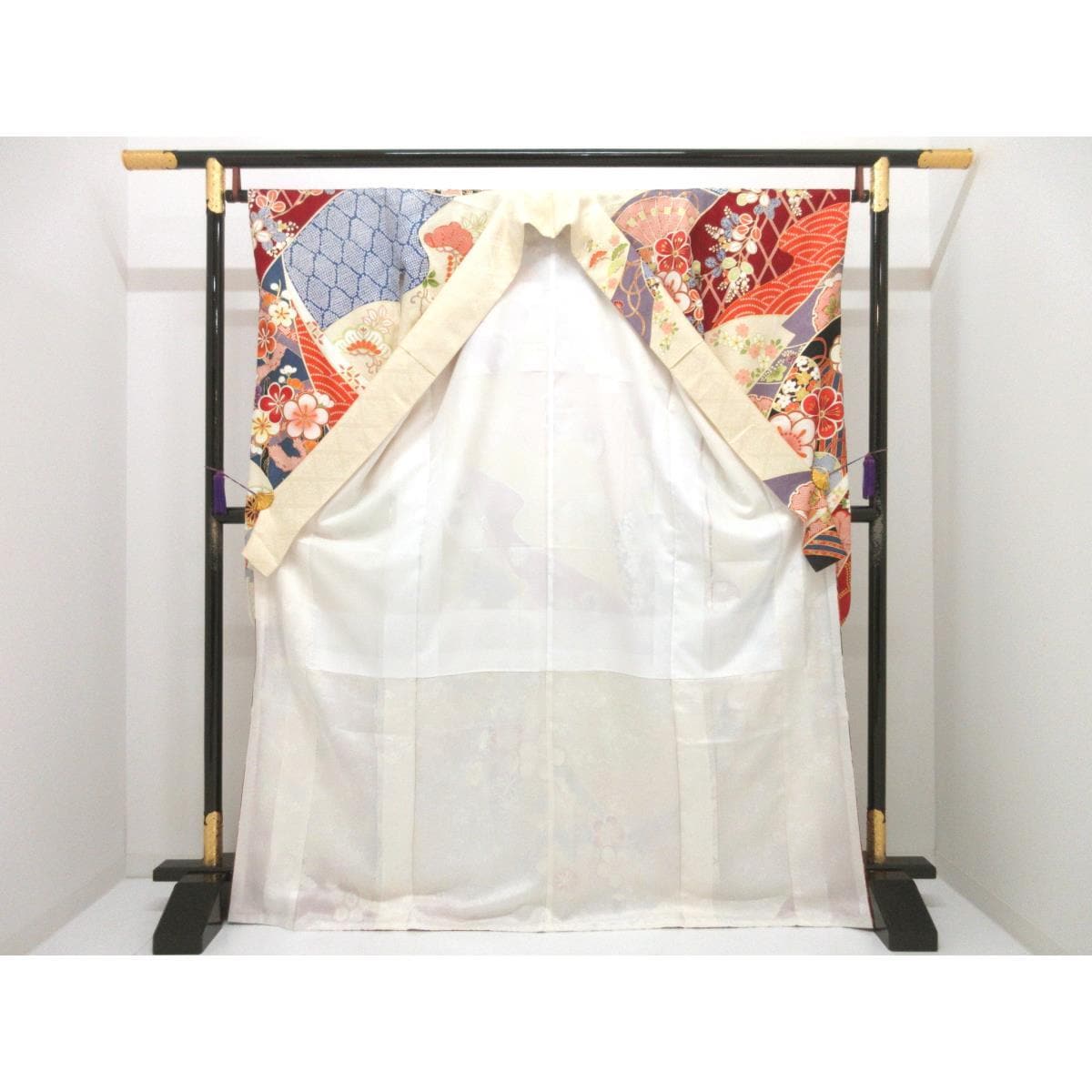 振袖　友禅金彩加工　刺繍入り