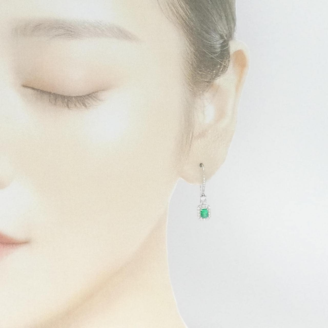 [BRAND NEW] PT950 Emerald Earrings 0.61CT