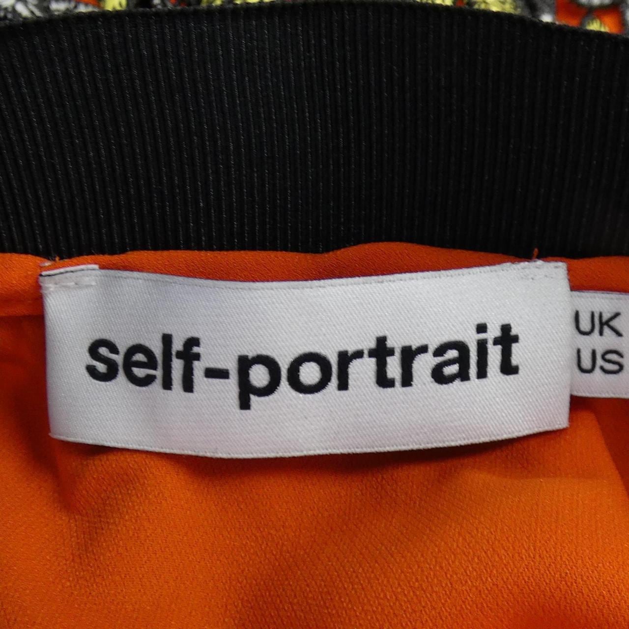 セルフポートレイト self-portrait スカート