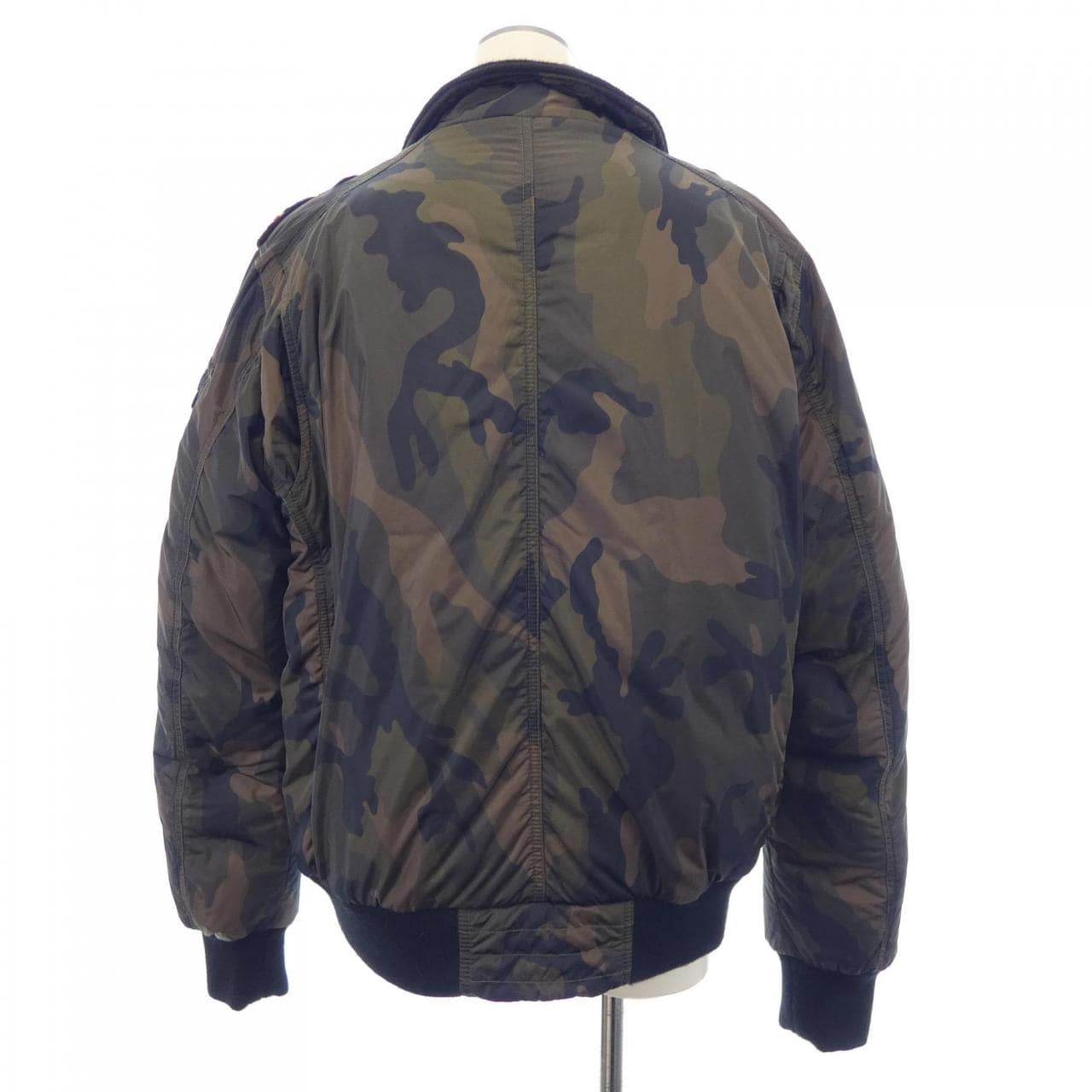 モンクレール MONCLER ダウンジャケット