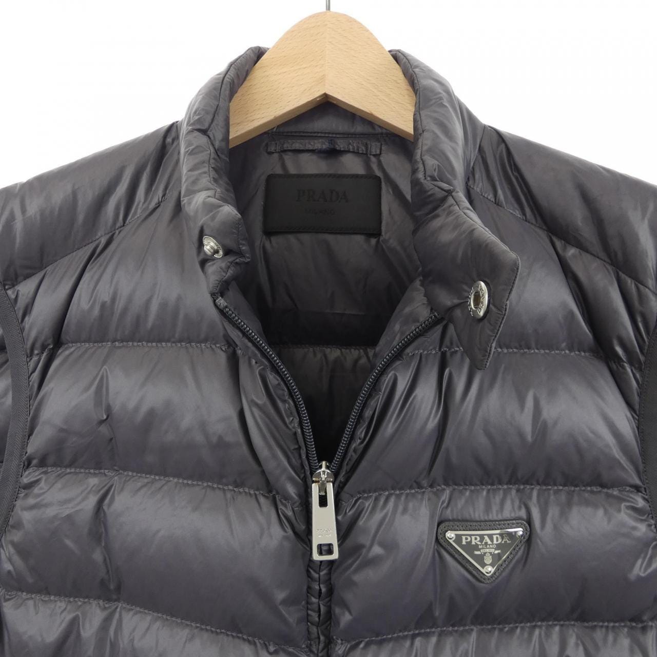 プラダ PRADA トライアングルロゴ SGA482 R151 AR0 ダウンベスト
