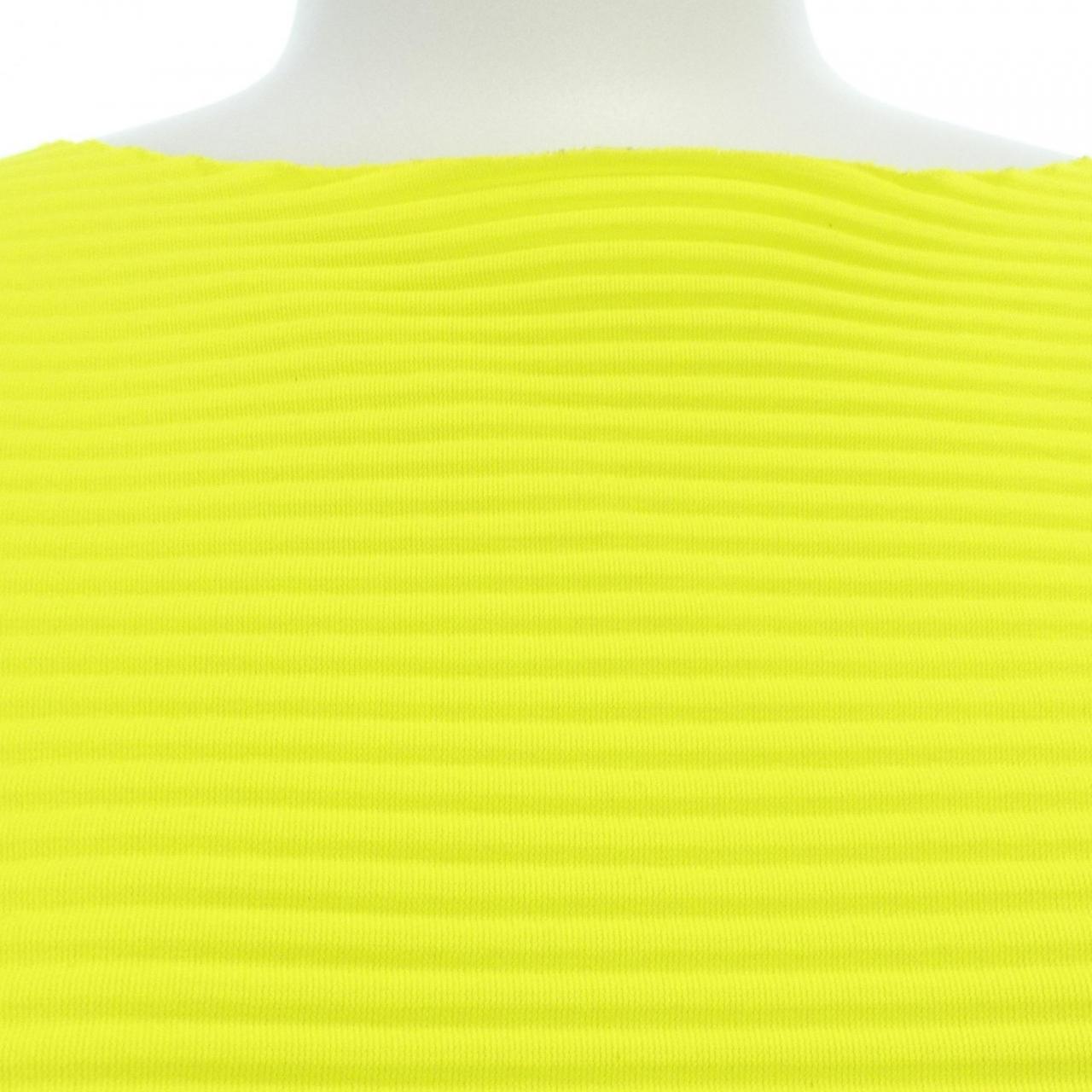 ミーイッセイミヤケ me ISSEY MIYAKE トップス