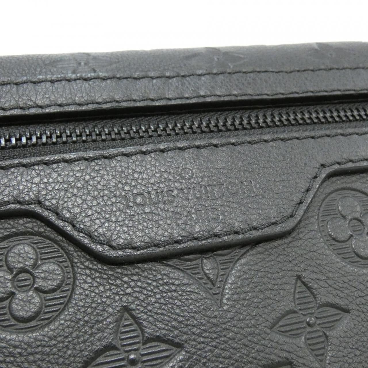 ルイヴィトン モノグラム シャドウ メッセンジャー ヴォワヤージュ PM M25121 ショルダーバッグ