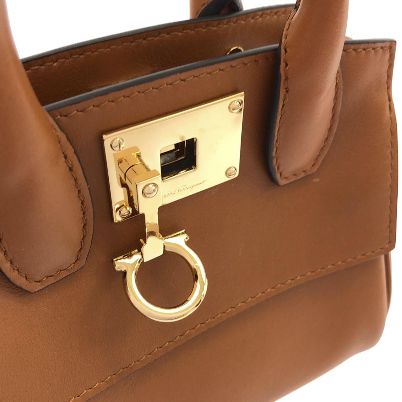 サルヴァトーレフェラガモ 21 H672 バッグ