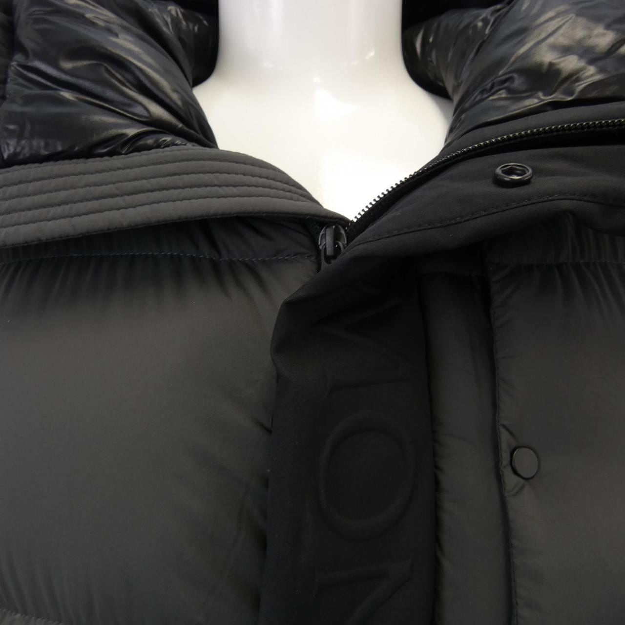 モンクレール MONCLER ダウンジャケット