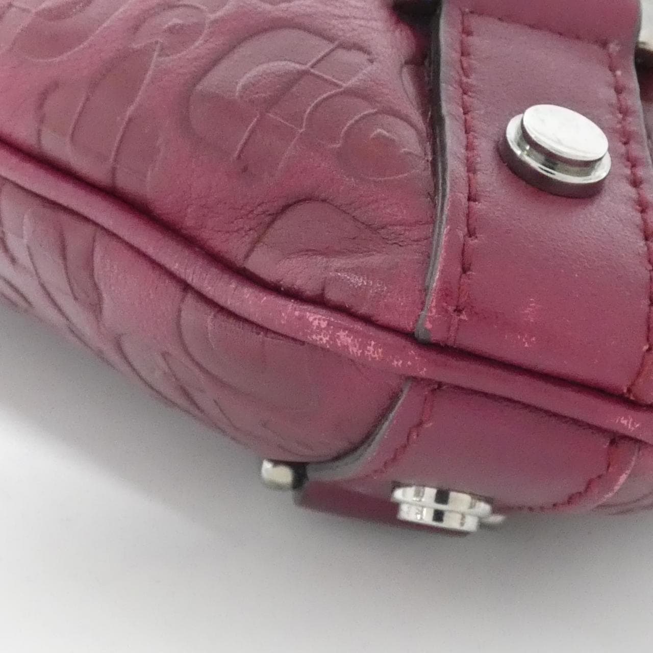 Gucci 268642肩背包