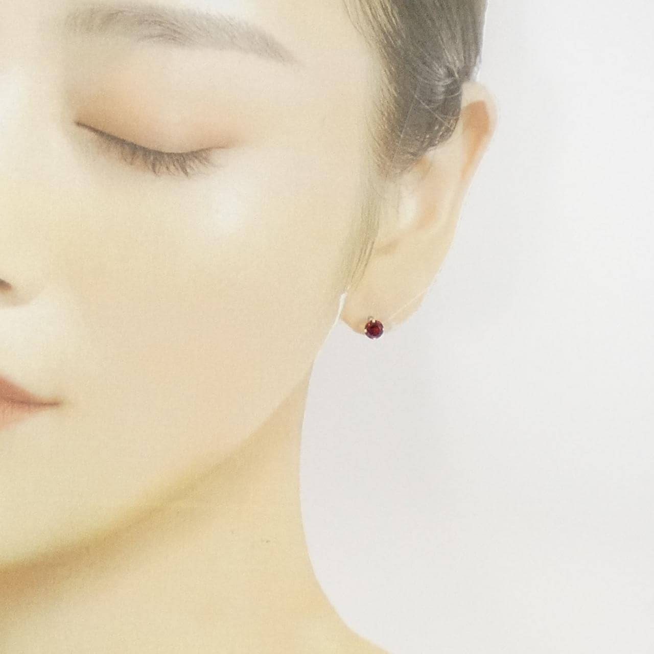 K18YG Garnet earrings