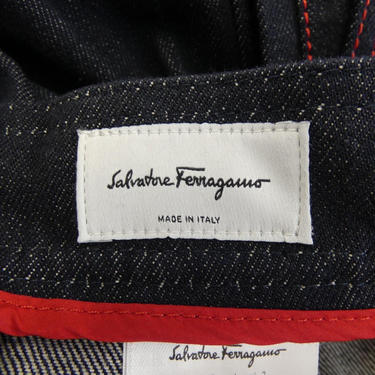 サルヴァトーレフェラガモ SALVATORE FERRAGAMO スカート