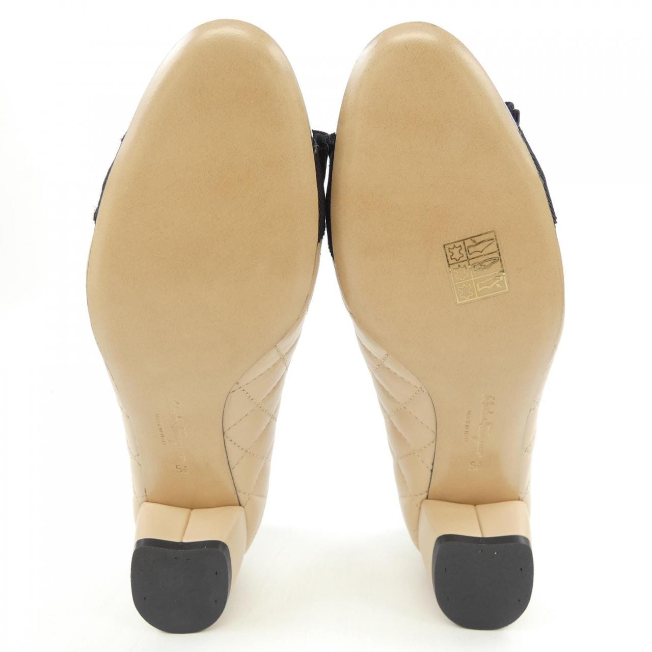 サルヴァトーレフェラガモ SALVATORE FERRAGAMO VARA Q パンプス