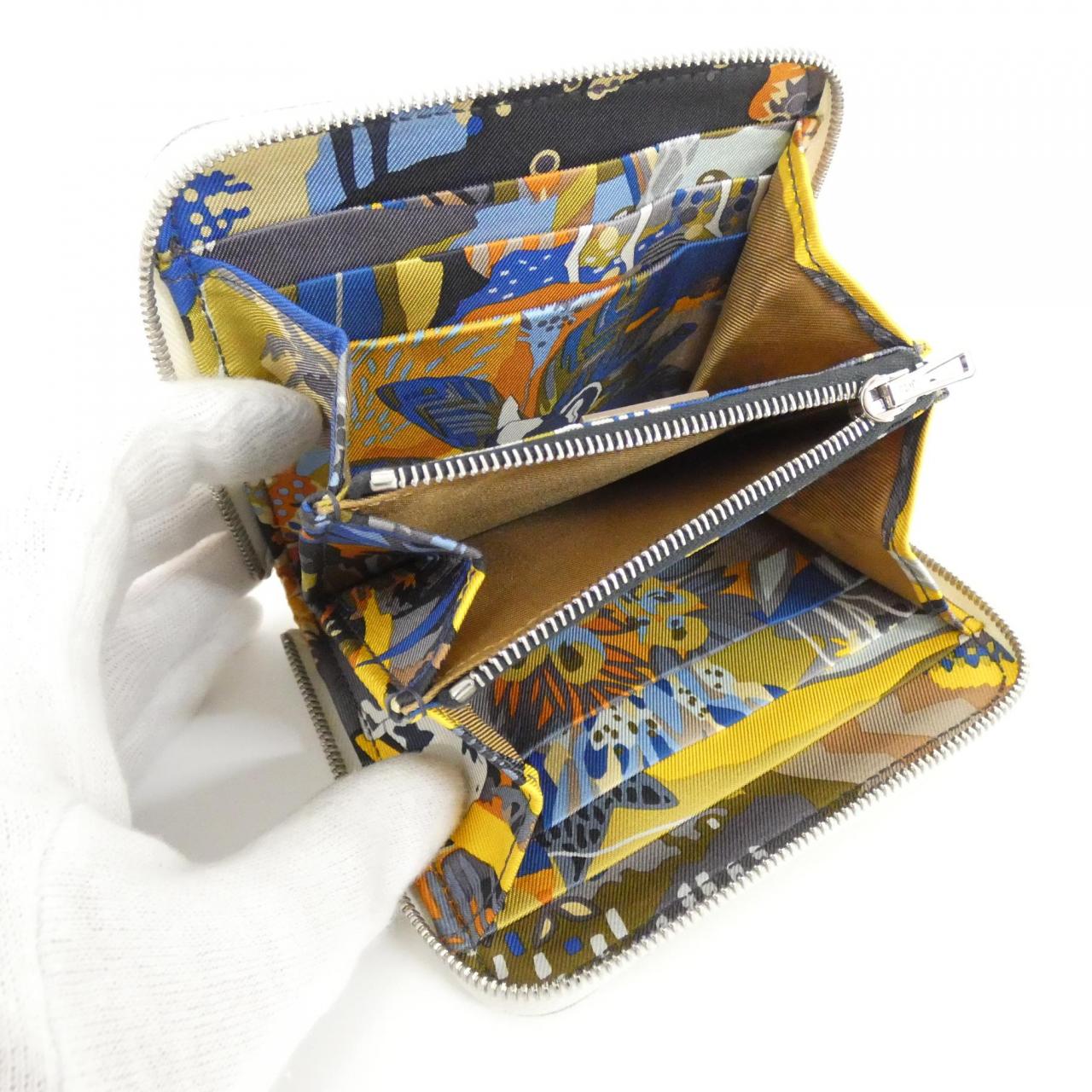 エルメス EN LIBERTE シルク イン コンパクト 084266CK 財布