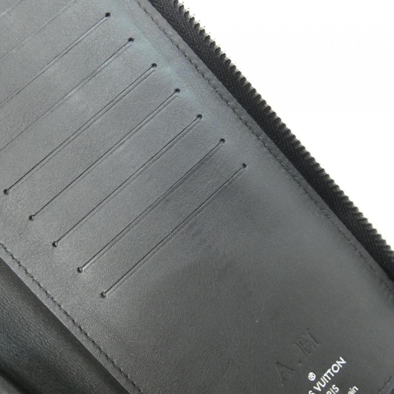 ルイヴィトン トリヨン(LVサークル) ジッピー ウォレット ヴェルティカル M67767 財布