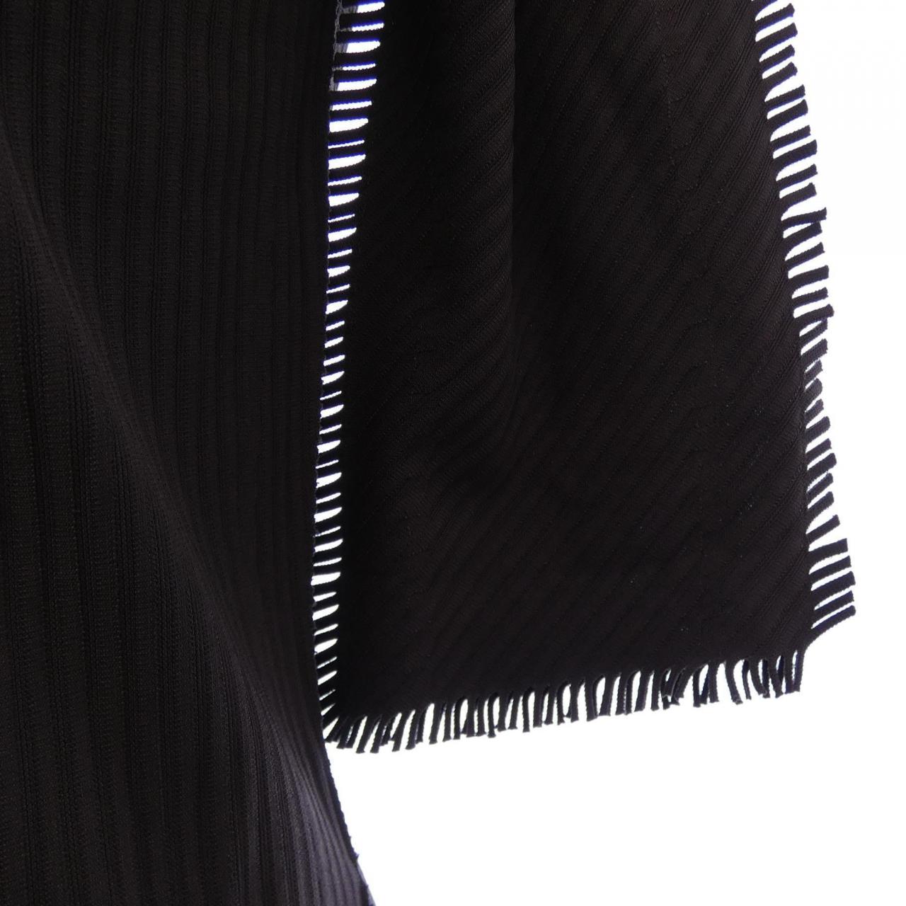 百褶PLEATS PLEASE上衣