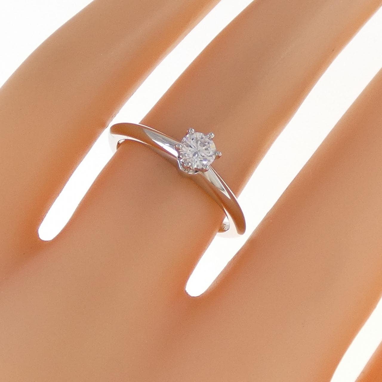 ティファニー クラシックソリティア リング 0.23CT E VS1 EXT