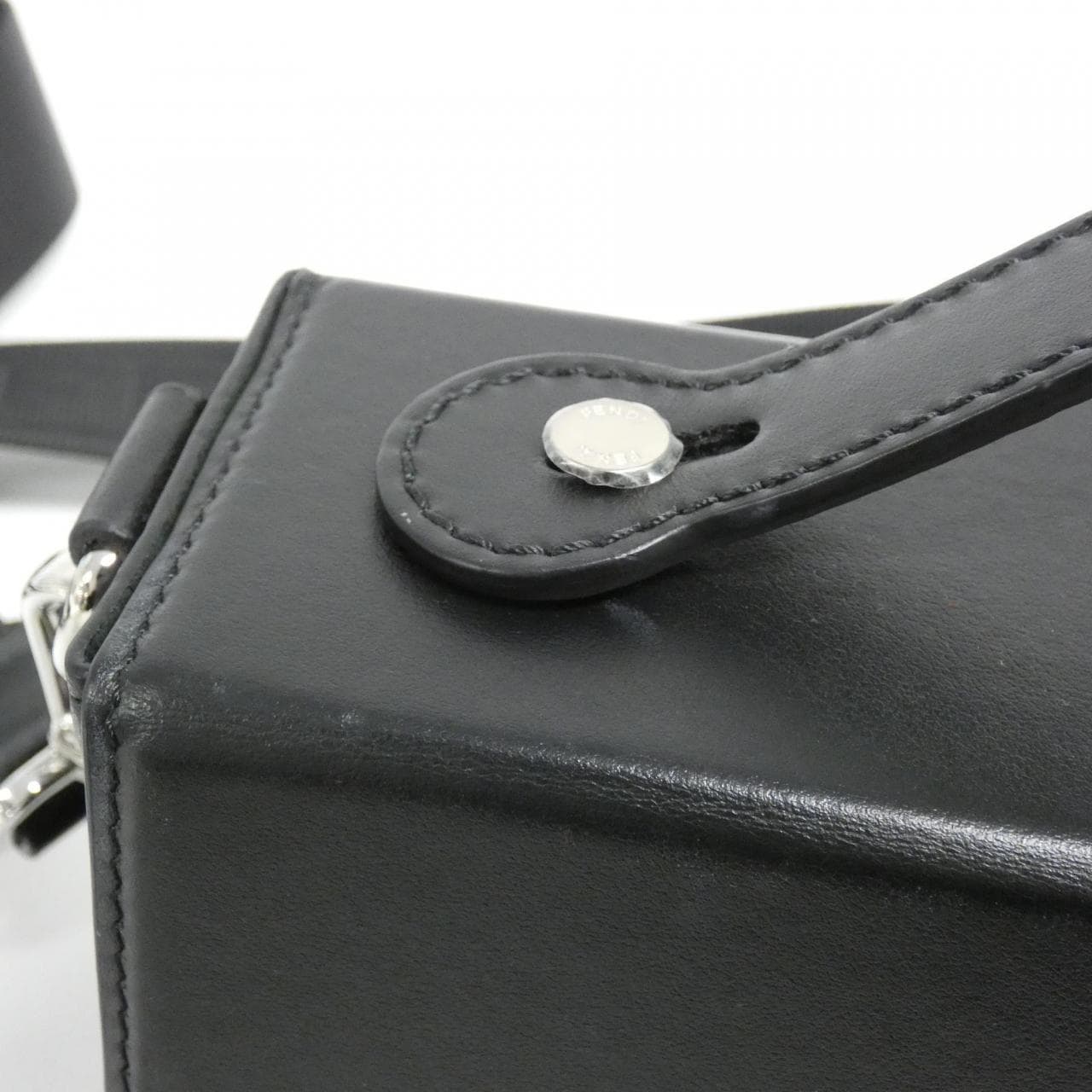 コメ兵|フェンディ バゲット ソフト トランク 7VA565 AP1V コメ兵|フェンディ バゲット ソフト トランク 7VA565 AP1V