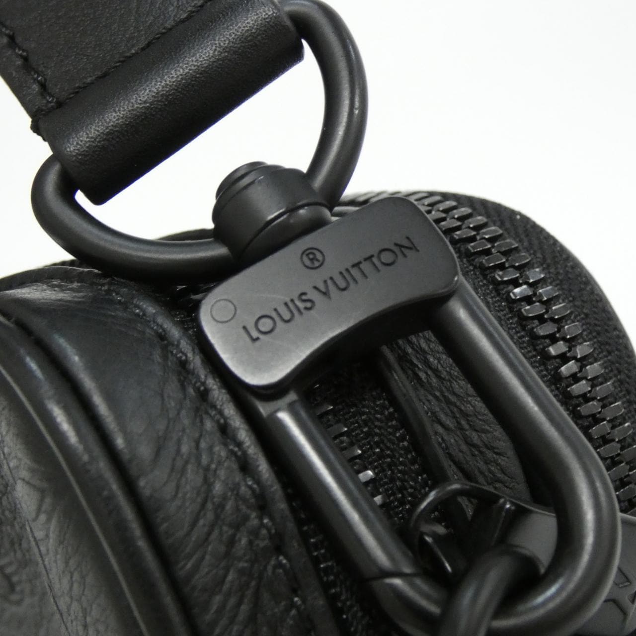 ルイヴィトン モノグラム シャドウ アルファ ウェアラブル ウォレット M82544 ショルダーバッグ