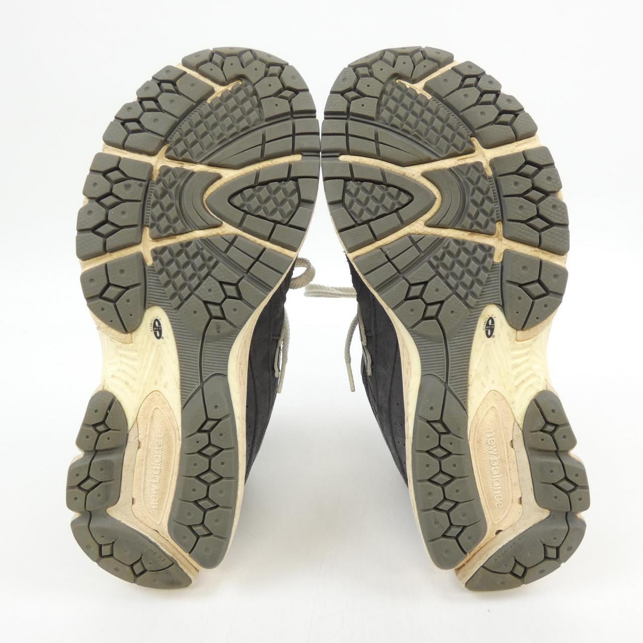 ニューバランス NEW BALANCE M2002RHO スニーカー