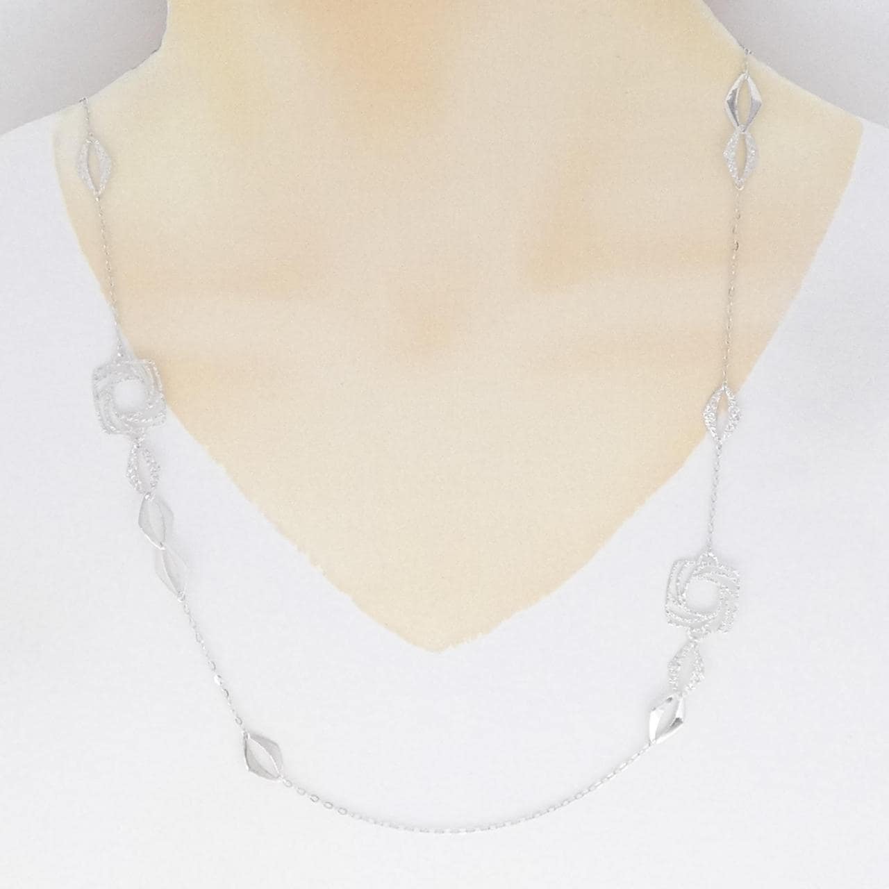 K18WG necklace