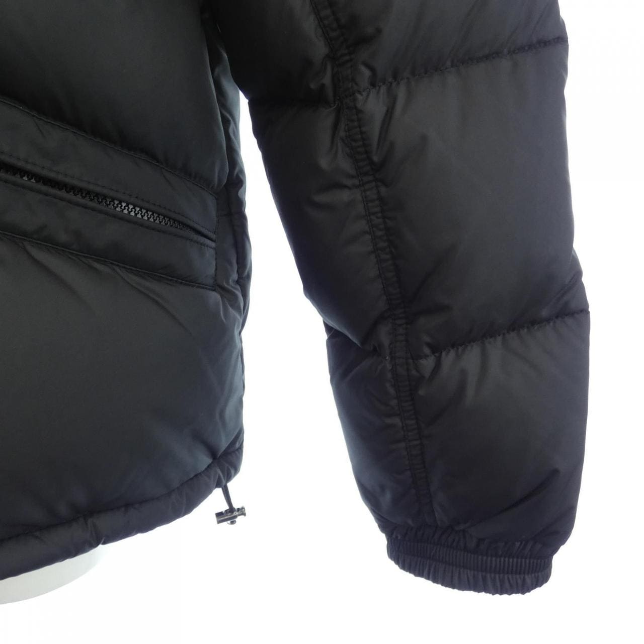 モンクレール MONCLER ダウンジャケット