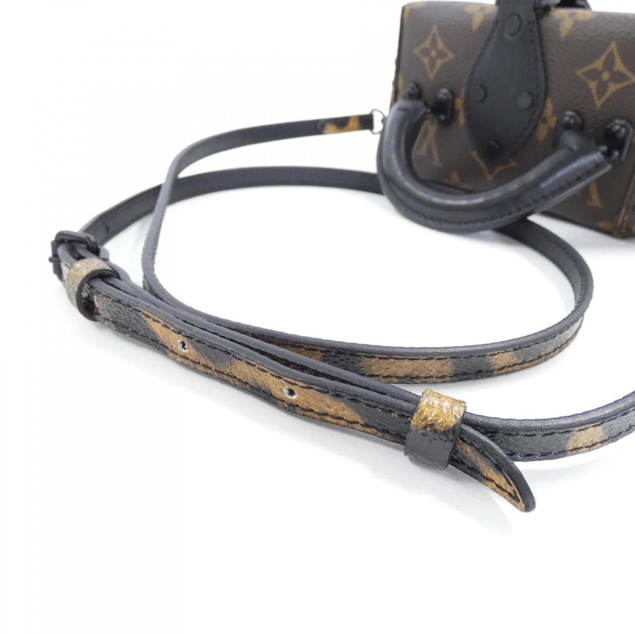 Camera strap outlet louis vuitton