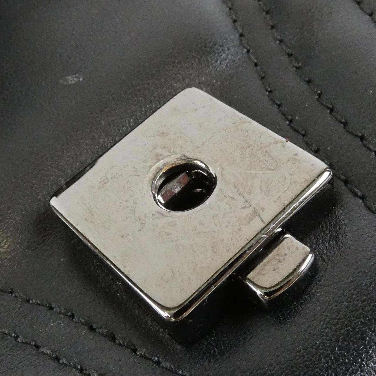 グッチ GG マーモント443497 DTDFV ショルダーバッグ