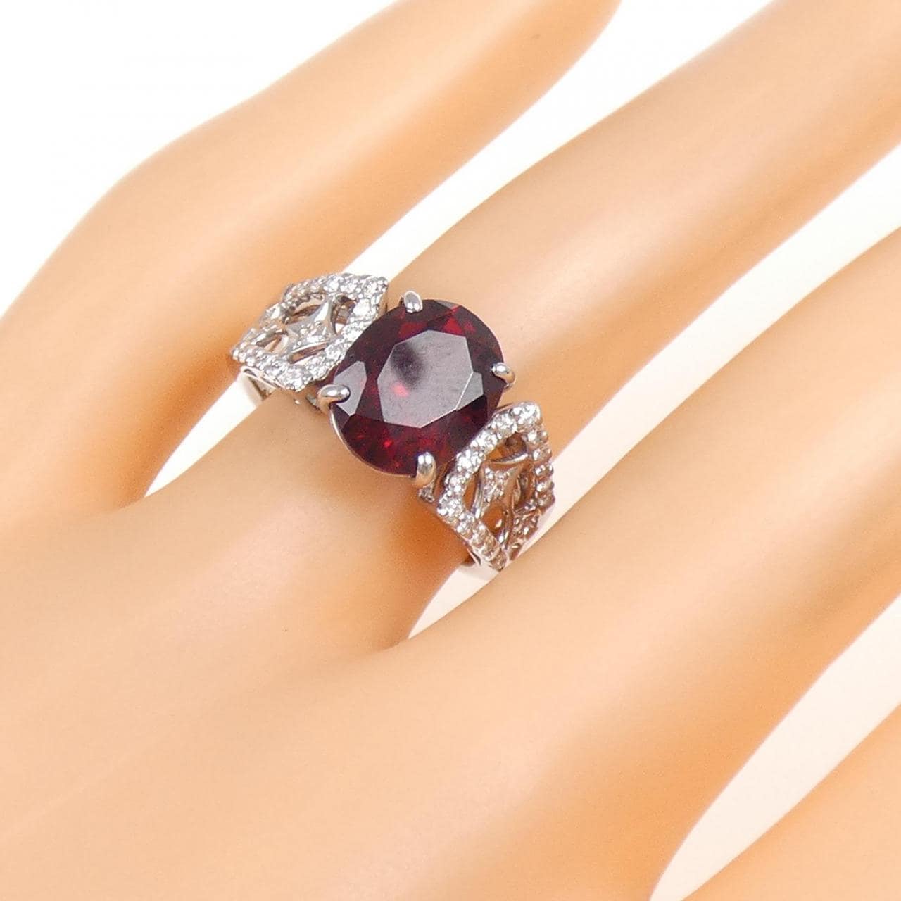 K18WG ガーネット リング 3.56CT