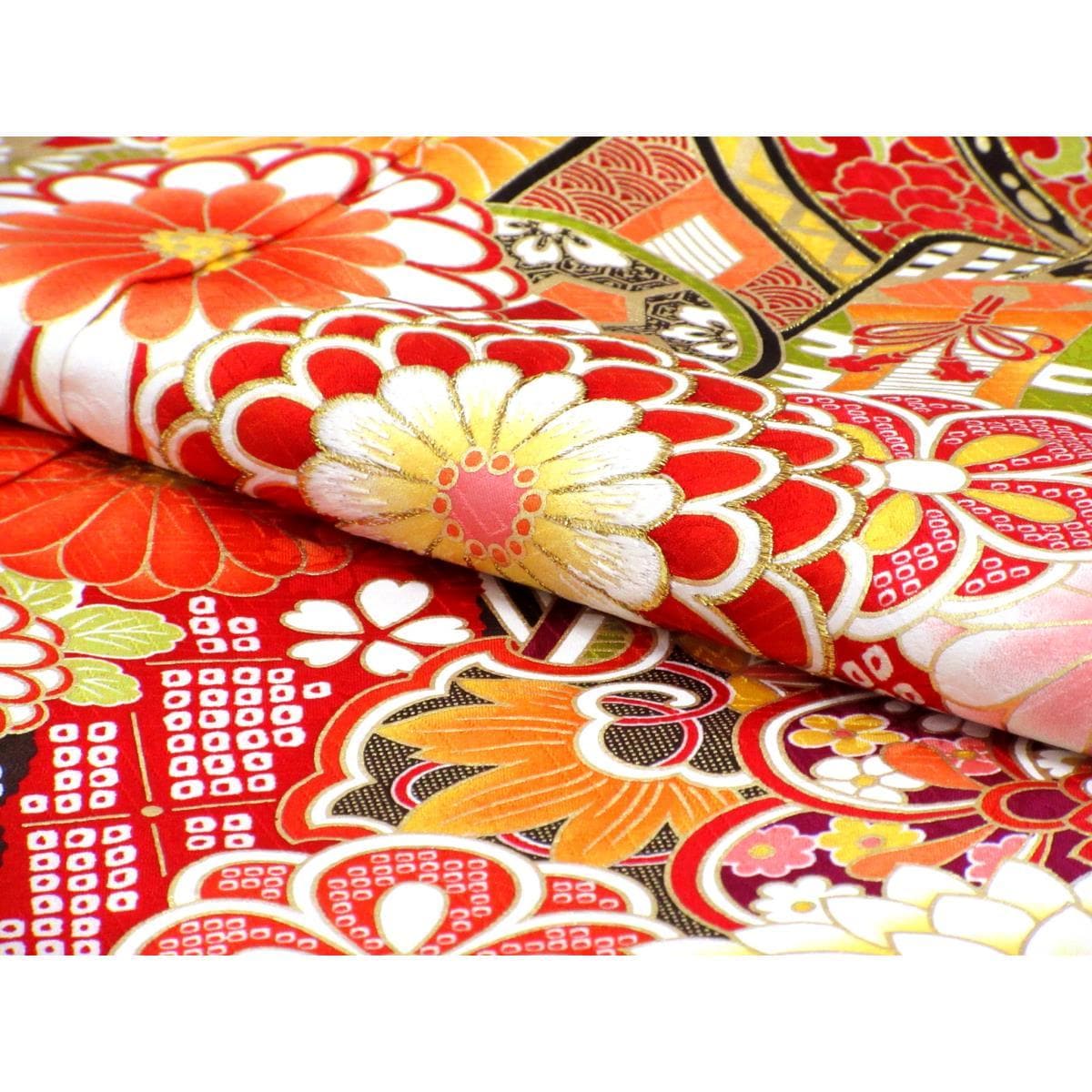 振袖　友禅金彩加工　刺繍入り