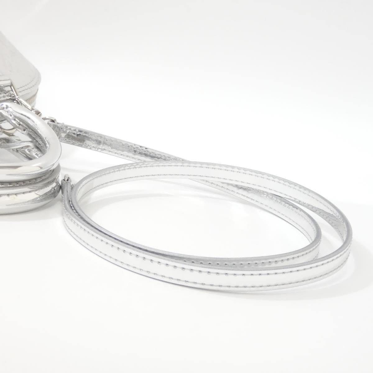 【未使用品】ルイヴィトン　モノグラムミロワール　ＬＶ　ＳＫＩ　アルマＢＢ　Ｍ２６３３５　バッグ